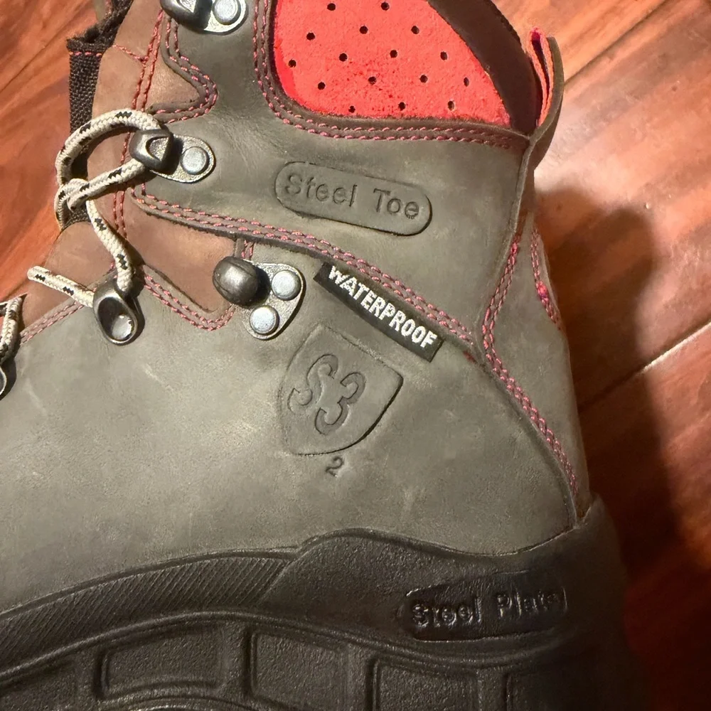 Steel toe ,slip resistant Gray and Black Work Boots - Picture 4 of 7